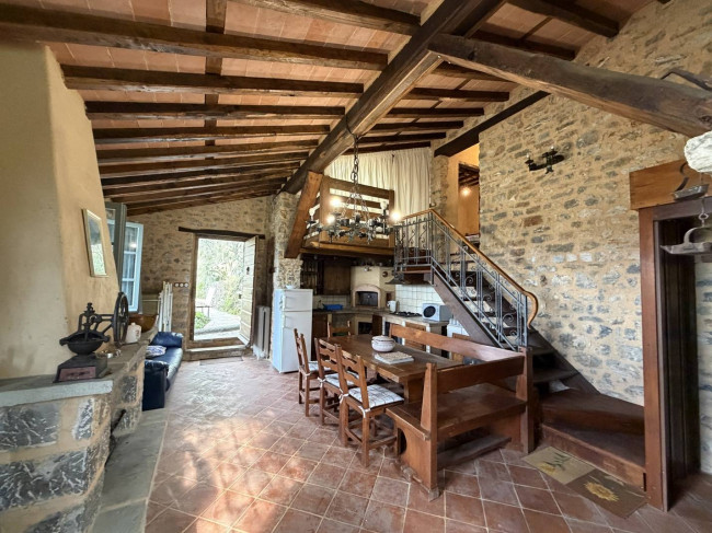 Rustic for sale in Camaiore