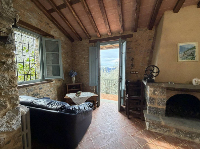 Rustic for sale in Camaiore