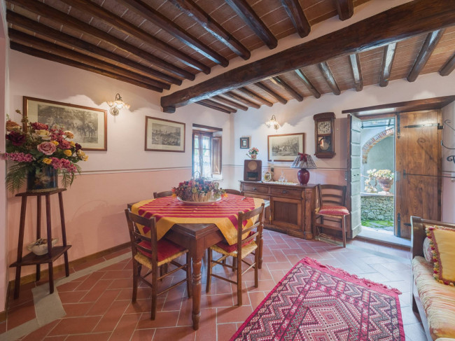 Rustico - Casale in vendita a Camaiore