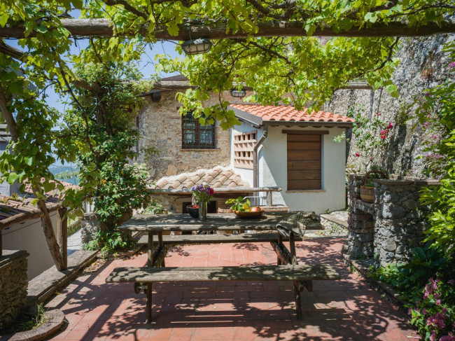Rustico - Casale in vendita a Camaiore