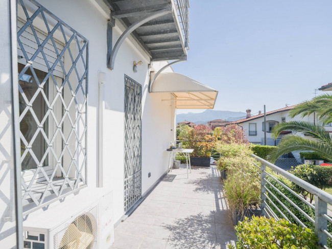 Bifamiliare in vendita a Camaiore