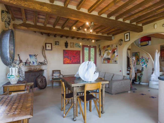 Rustic for sale in Camaiore