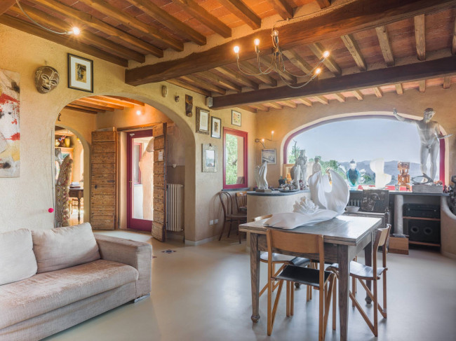 Rustic for sale in Camaiore
