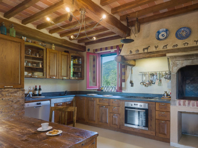 Rustic for sale in Camaiore