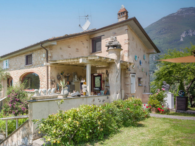 Rustic for sale in Camaiore