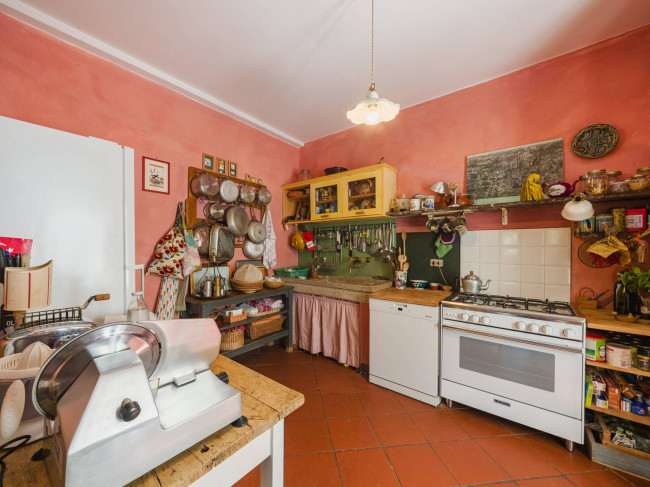 Rustico - Casale in vendita a Camaiore
