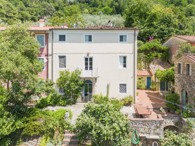 Rustic for sale in Camaiore