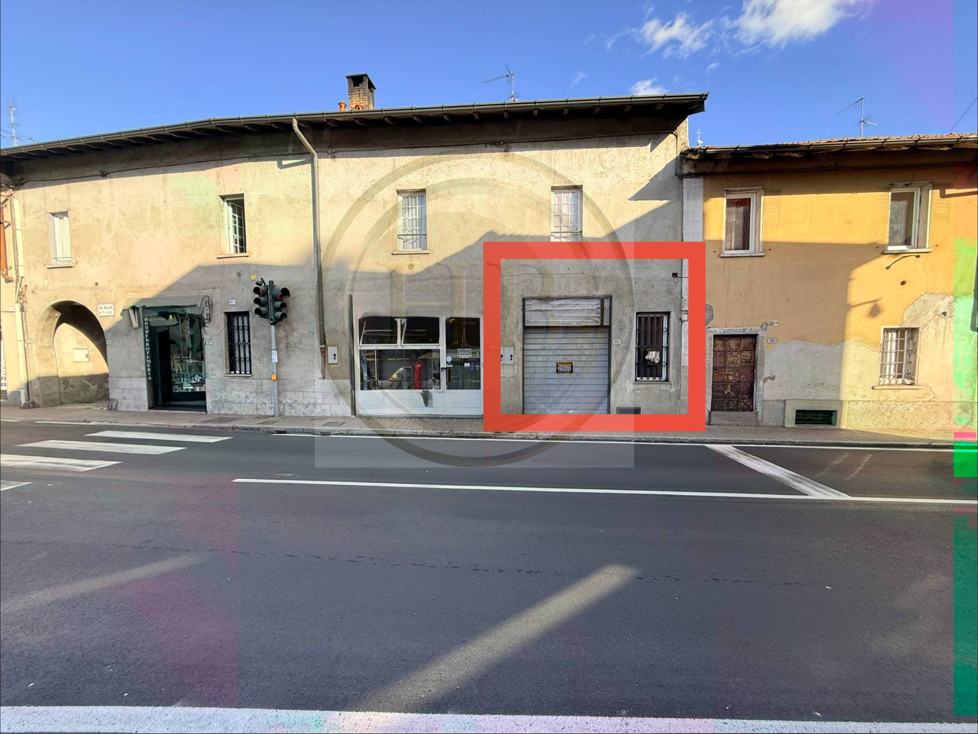 Locale commerciale in vendita a Cavaria con Premezzo