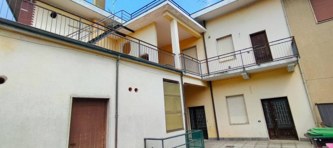 Locale commerciale in vendita a Cavaria con Premezzo