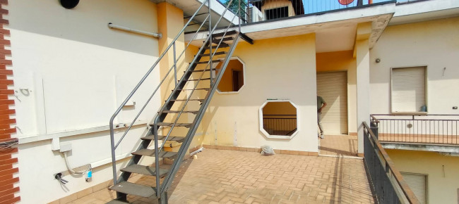 Locale commerciale in vendita a Cavaria con Premezzo