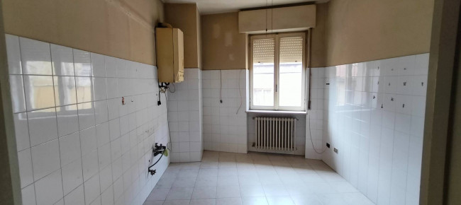 Locale commerciale in vendita a Cavaria con Premezzo