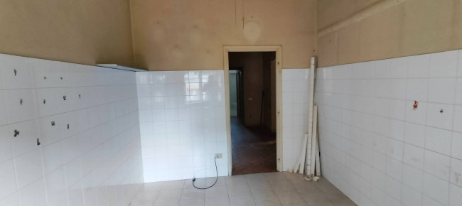 Locale commerciale in vendita a Cavaria con Premezzo