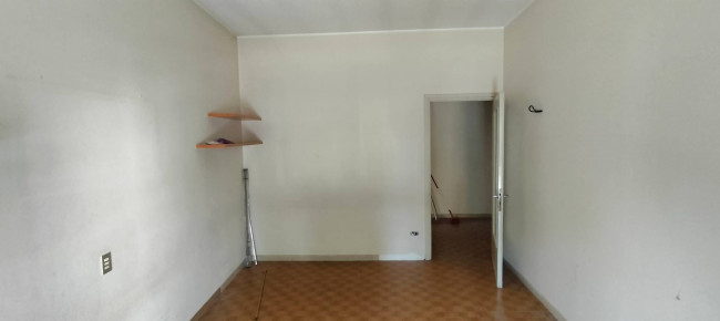 Locale commerciale in vendita a Cavaria con Premezzo