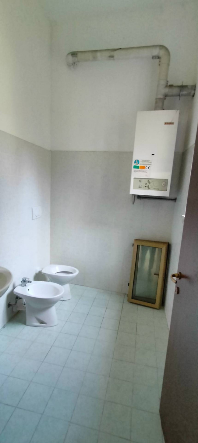 Locale commerciale in vendita a Cavaria con Premezzo