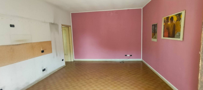 Locale commerciale in vendita a Cavaria con Premezzo