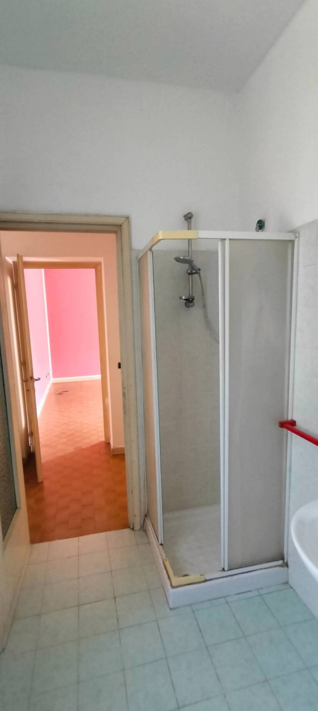 Locale commerciale in vendita a Cavaria con Premezzo