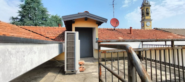 Locale commerciale in vendita a Cavaria con Premezzo