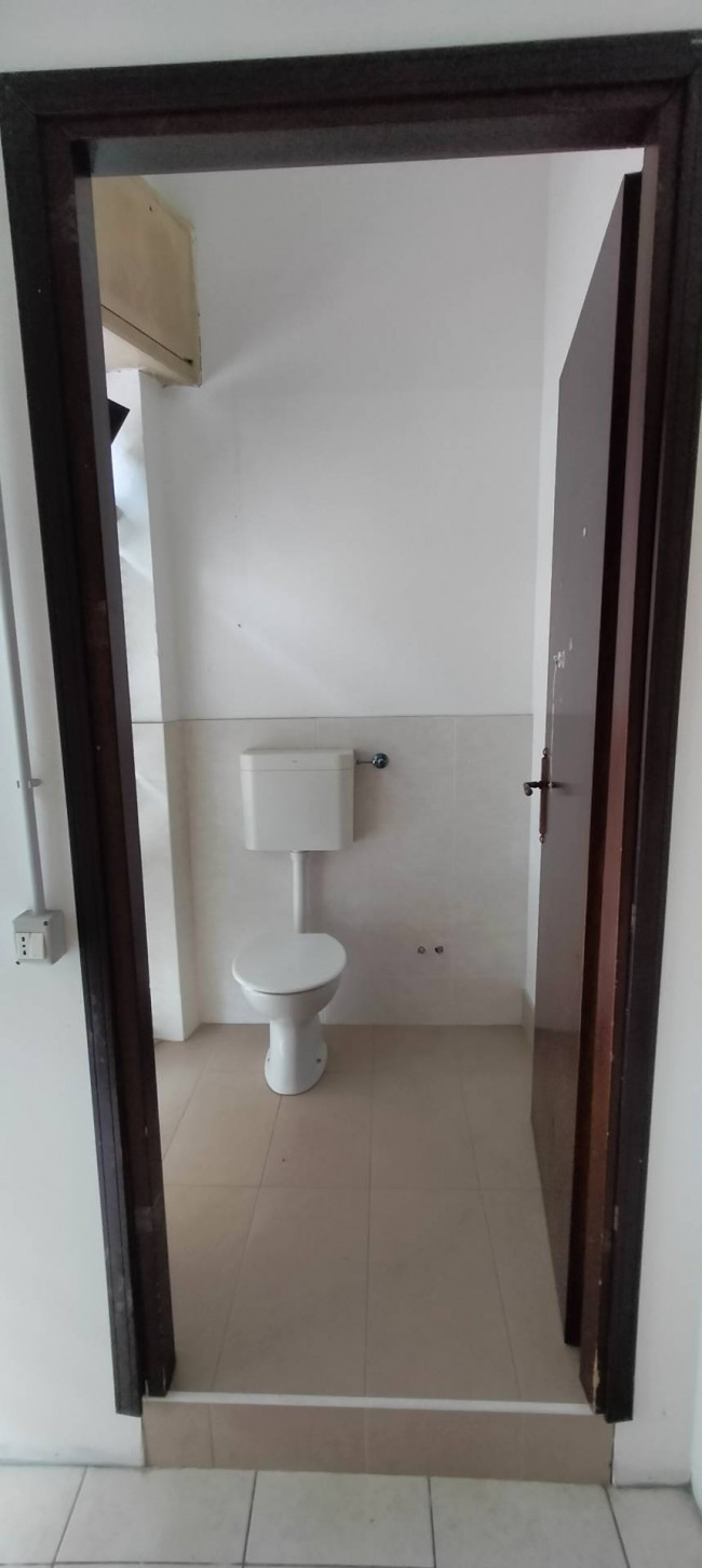 Locale commerciale in vendita a Cavaria con Premezzo