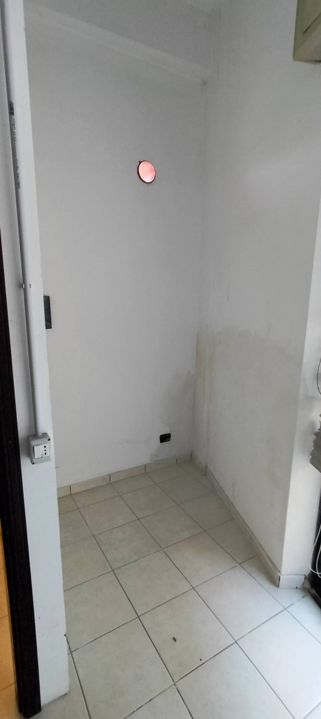 Locale commerciale in vendita a Cavaria con Premezzo