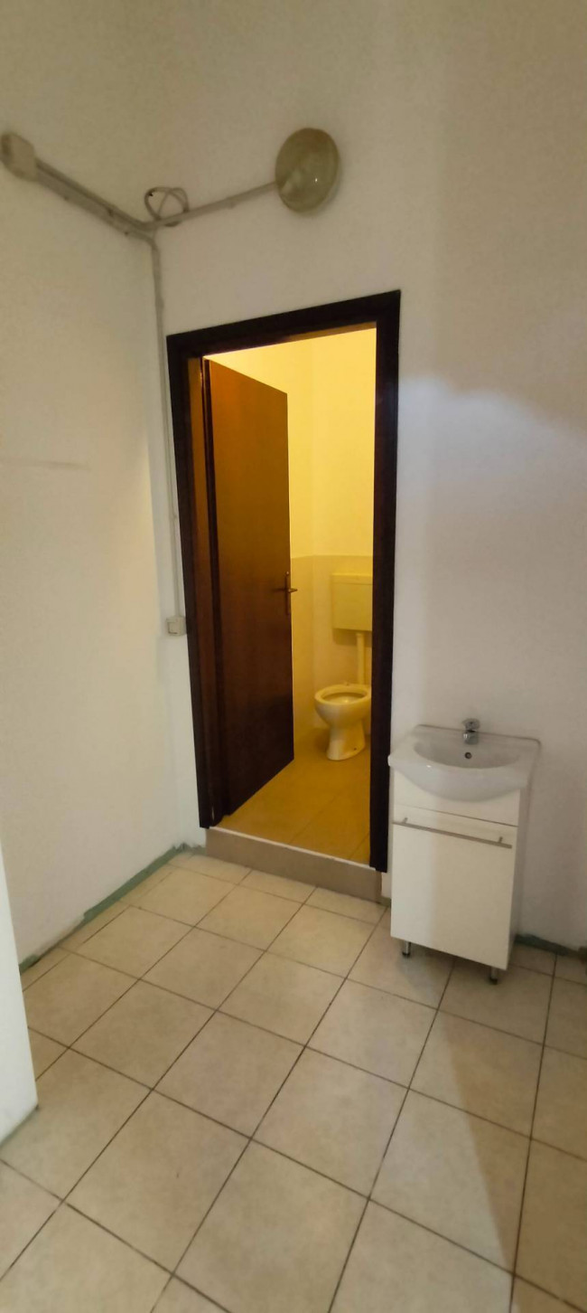 Locale commerciale in vendita a Cavaria con Premezzo