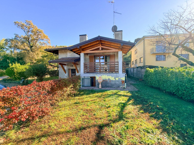 Villa in vendita a Oggiona con Santo Stefano