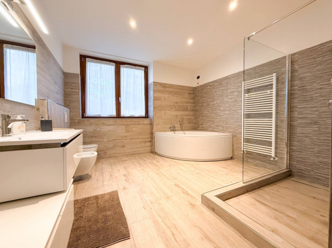 Villa in vendita a Oggiona con Santo Stefano