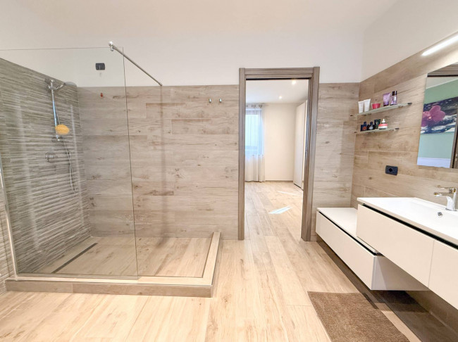 Villa in vendita a Oggiona con Santo Stefano