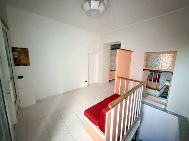 Locale commerciale in vendita a Cavaria con Premezzo