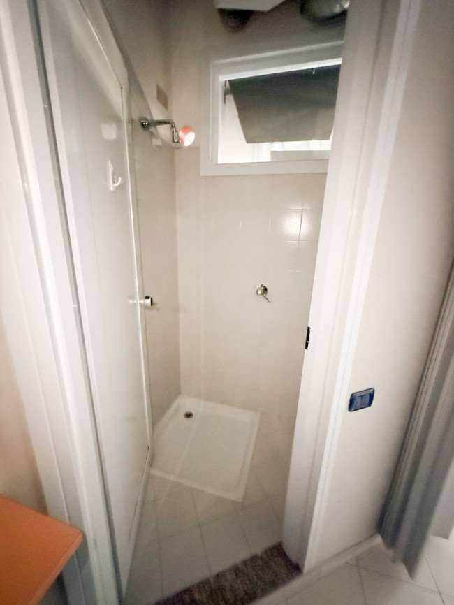 Locale commerciale in vendita a Cavaria con Premezzo