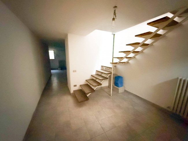 Locale commerciale in vendita a Cavaria con Premezzo