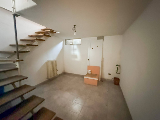 Locale commerciale in vendita a Cavaria con Premezzo