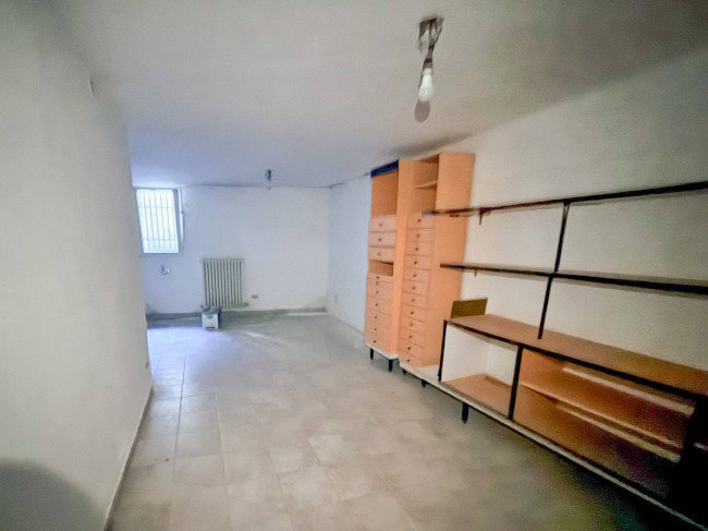 Locale commerciale in vendita a Cavaria con Premezzo