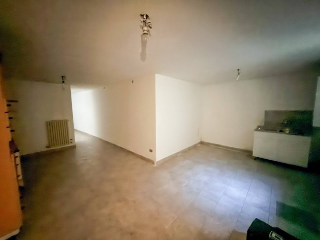 Locale commerciale in vendita a Cavaria con Premezzo