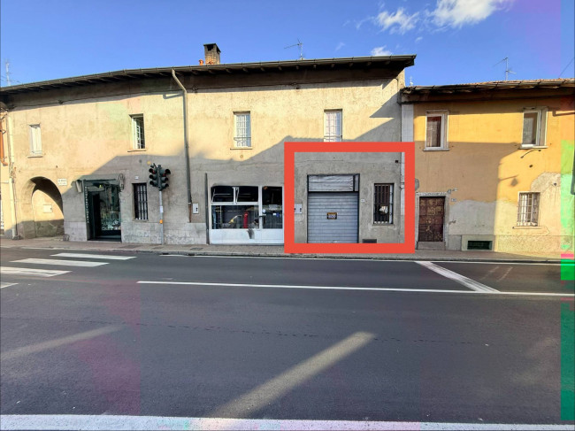 Locale commerciale in vendita a Cavaria con Premezzo