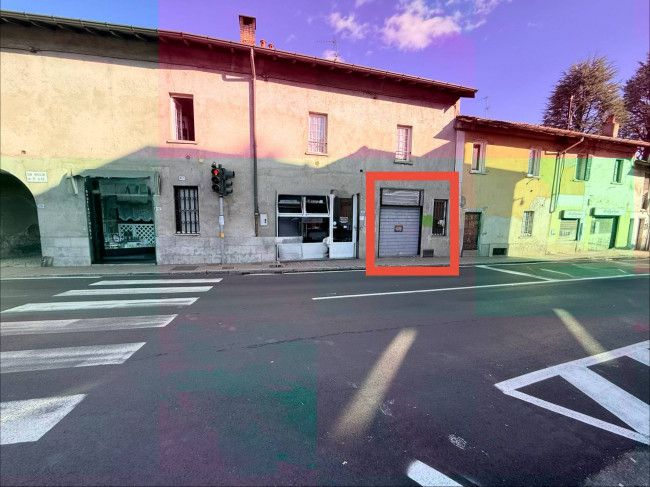 Locale commerciale in vendita a Cavaria con Premezzo