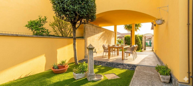 Villette a schiera in vendita a Albizzate