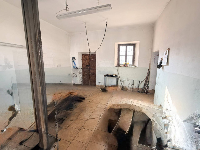 Locale commerciale in vendita a Gallarate