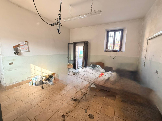 Locale commerciale in vendita a Gallarate