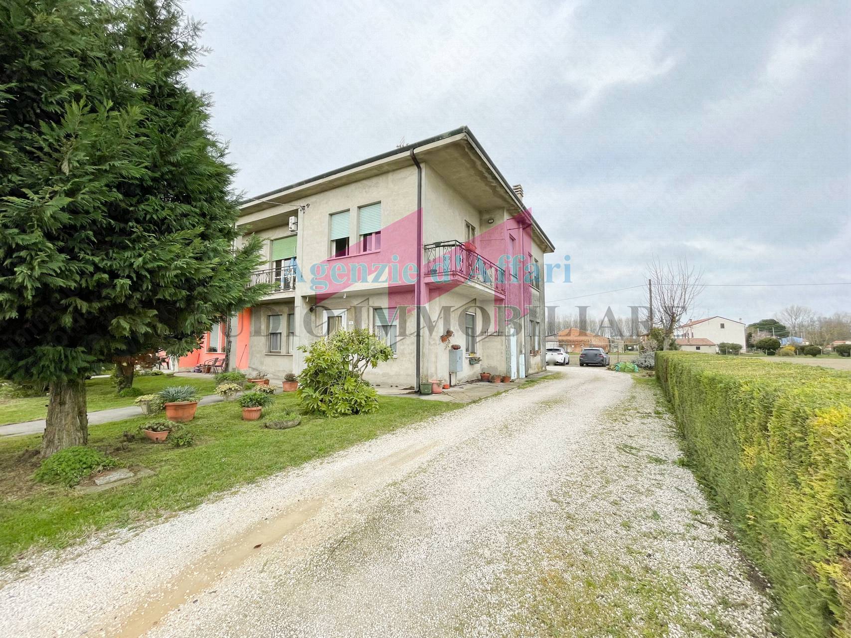 Casa semi-indipendente in vendita a Castelnovo Bariano (RO)