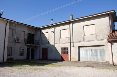 Locale commerciale in Vendita a Bergantino