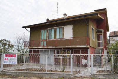 Casa singola in Vendita a Castelmassa