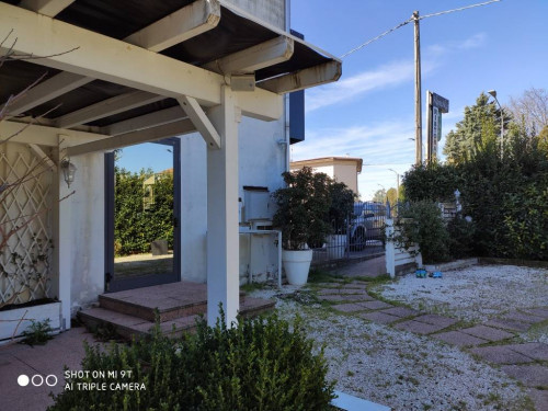 Locale commerciale in affitto/vendita a Borgo Mantovano