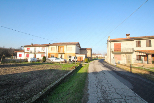 Porzione di fabbricato in Vendita a Melara