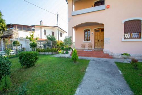 Casa indipendente in vendita a Castelnovo Bariano (RO)