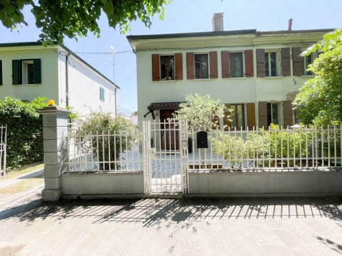 Bifamiliare in vendita a Castelmassa