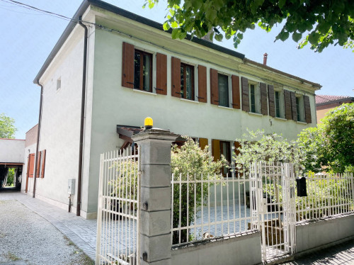 Bifamiliare in vendita a Castelmassa