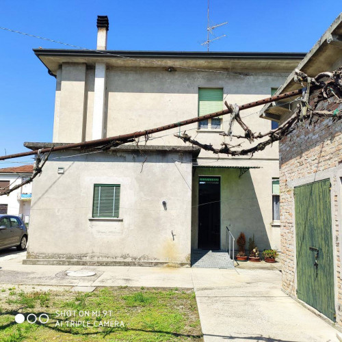 Casa indipendente in vendita a Castelnovo Bariano (RO)