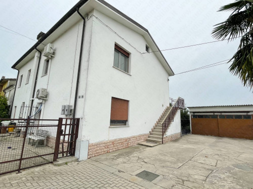 Porzione di bifamiliare in vendita a Castelmassa
