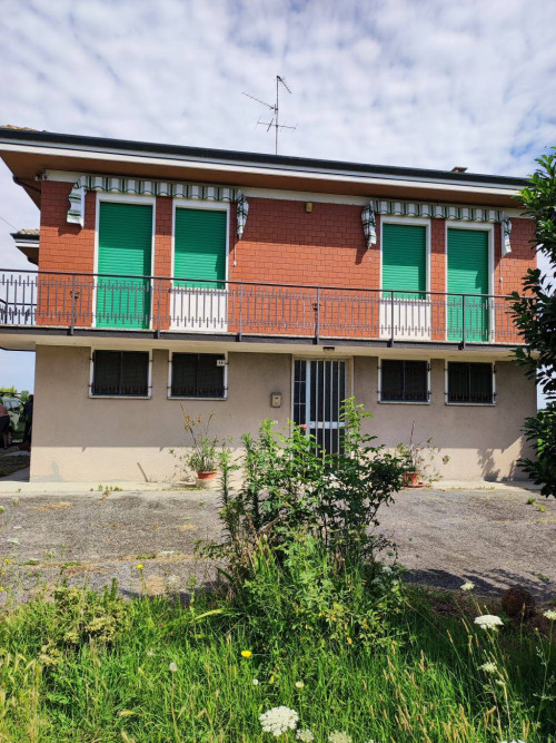 Casa singola in Vendita a Serravalle a Po