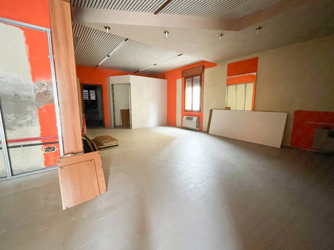 Locale commerciale in vendita a Sermide